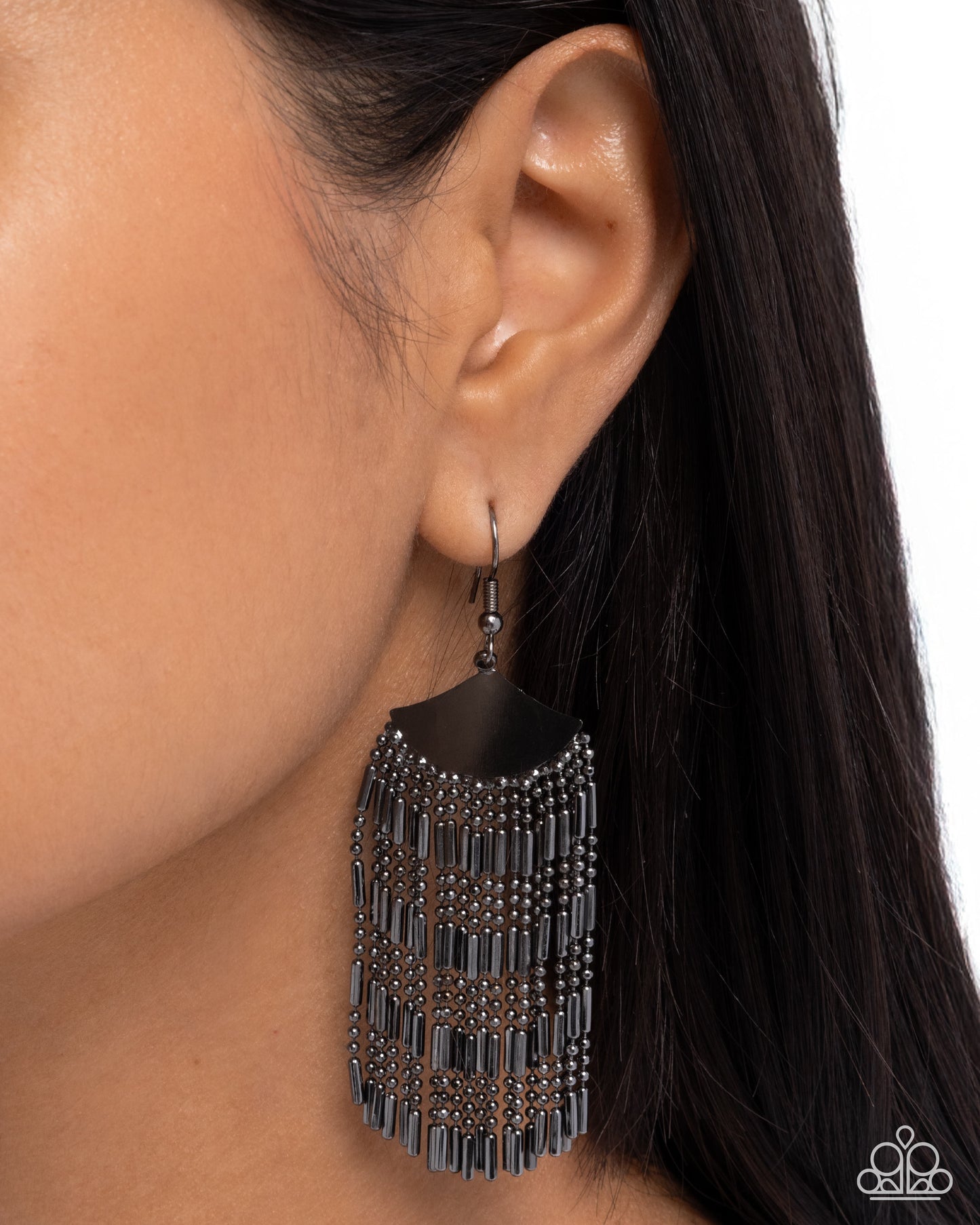 Fringe Foundation - black - Paparazzi earrings