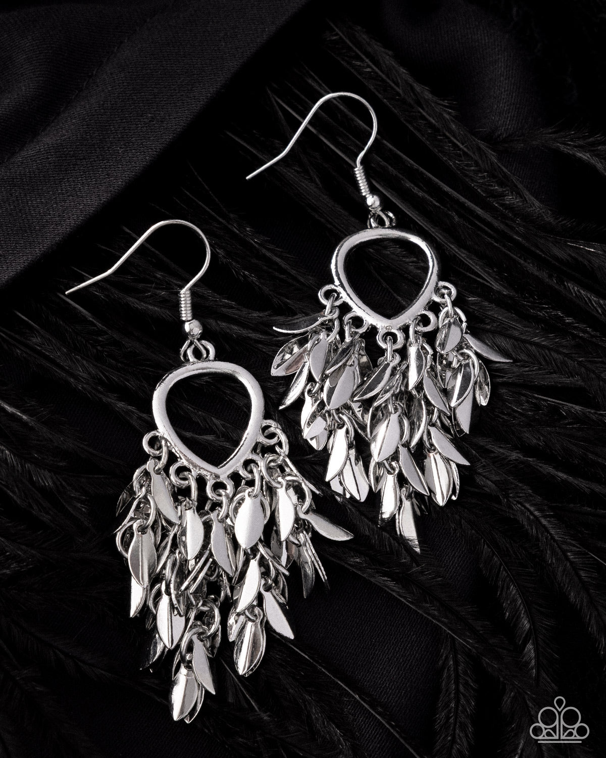 Fringe Freestyle - silver - Paparazzi earrings