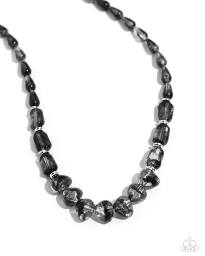 GLASSY Getaway - black - Paparazzi necklace