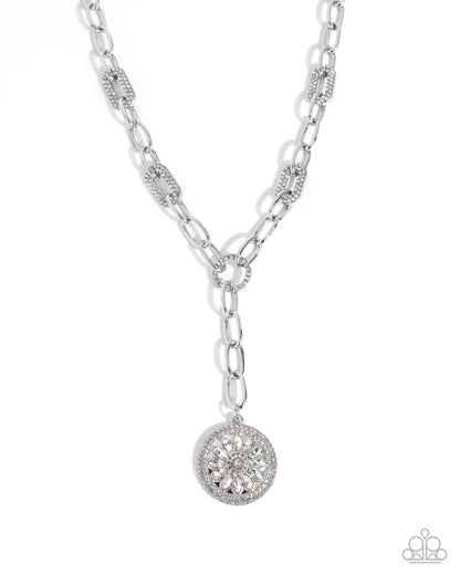 Gallery Glitter - white - Paparazzi necklace