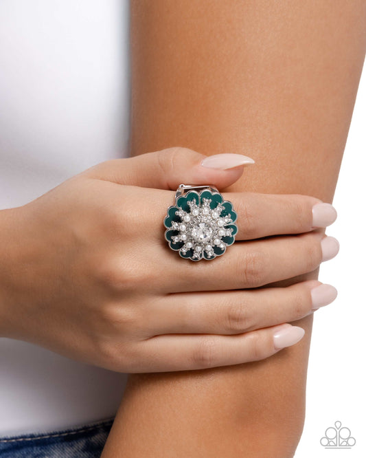 Gallery Glitz - green - Paparazzi ring