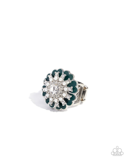 Gallery Glitz - green - Paparazzi ring