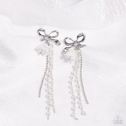 Garden Gain - white - Paparazzi earrings