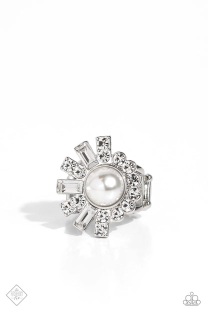 Gatsby Getaway - white - Paparazzi ring