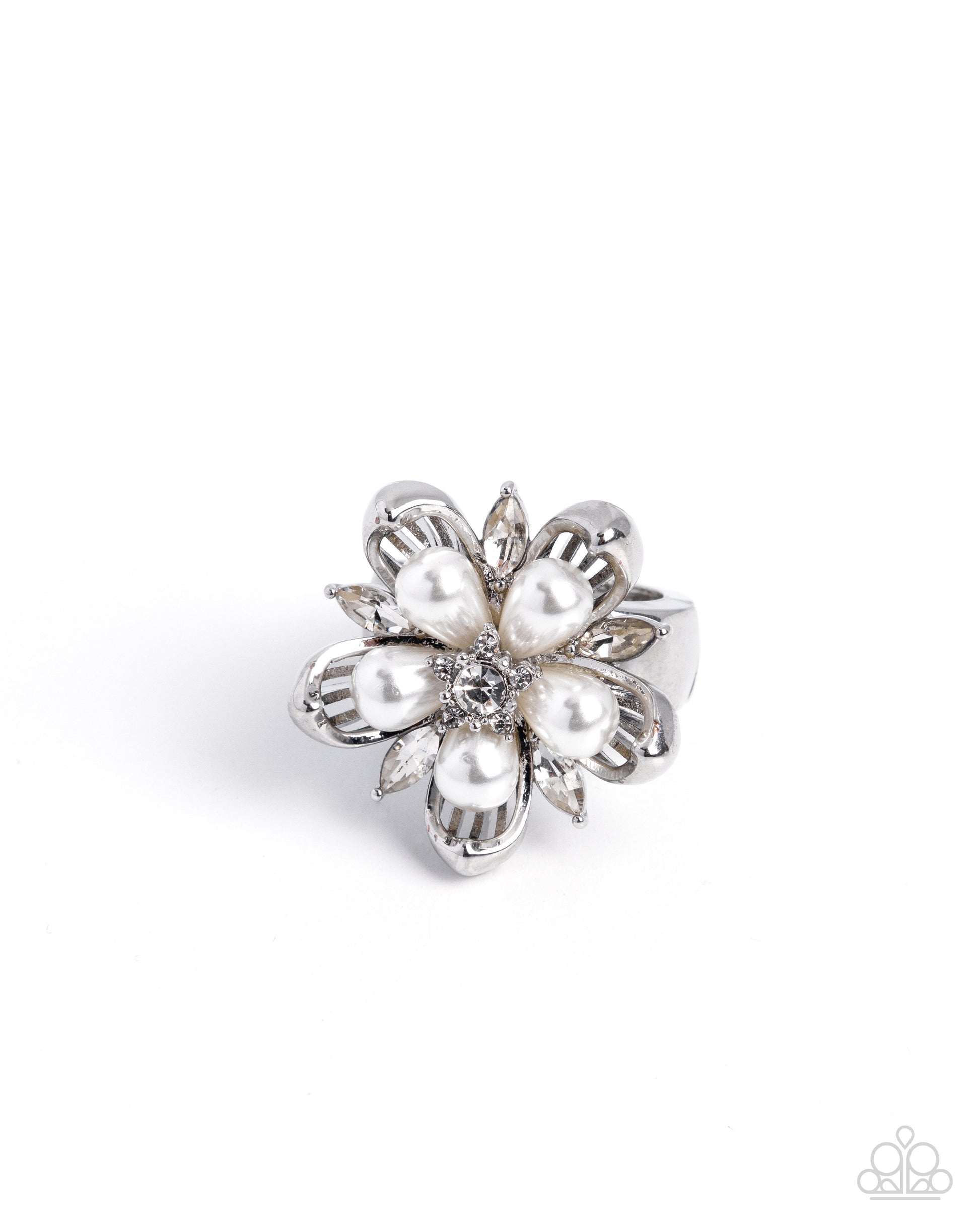Giving Glitz - white - Paparazzi ring