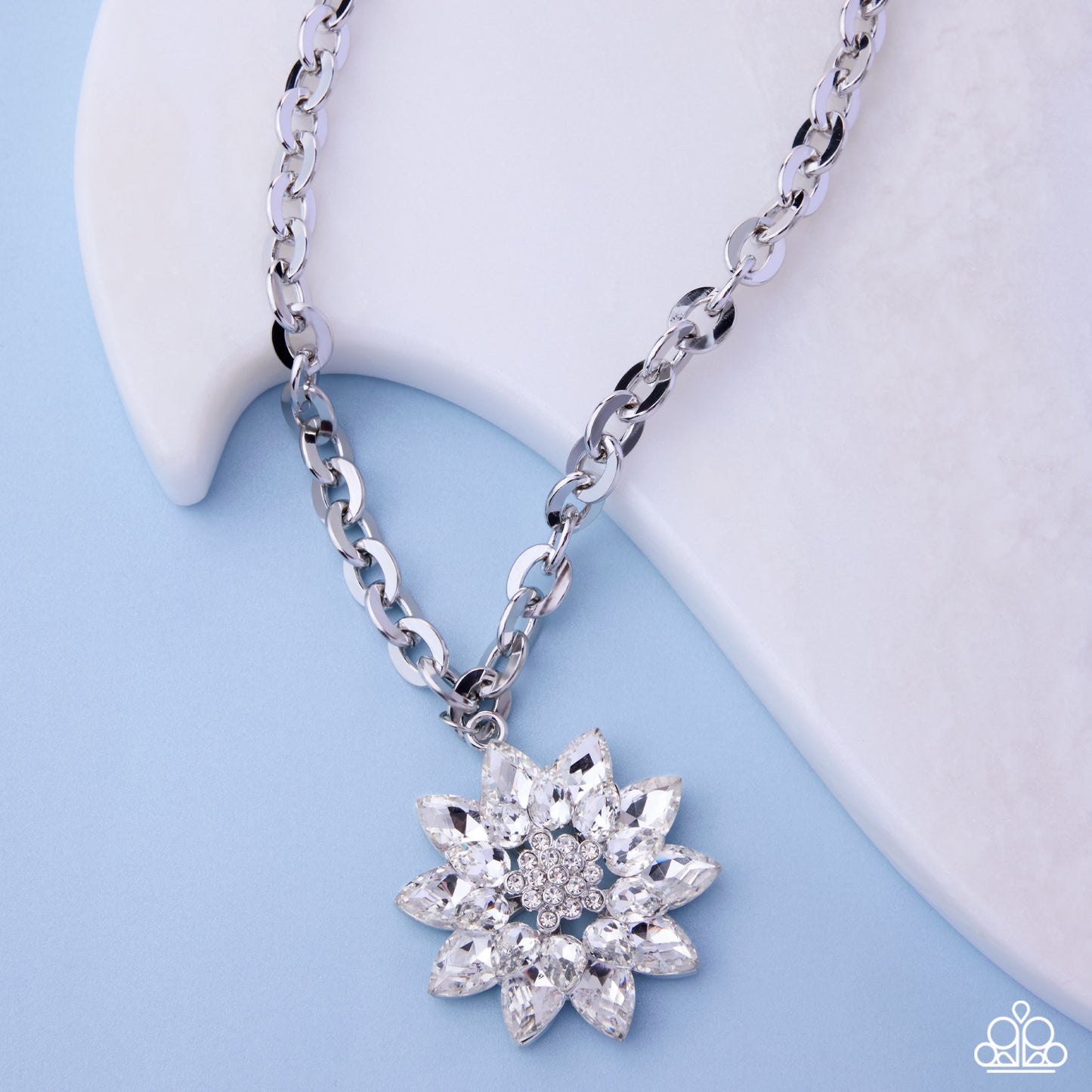 Glamorous Garden - white - Paparazzi necklace