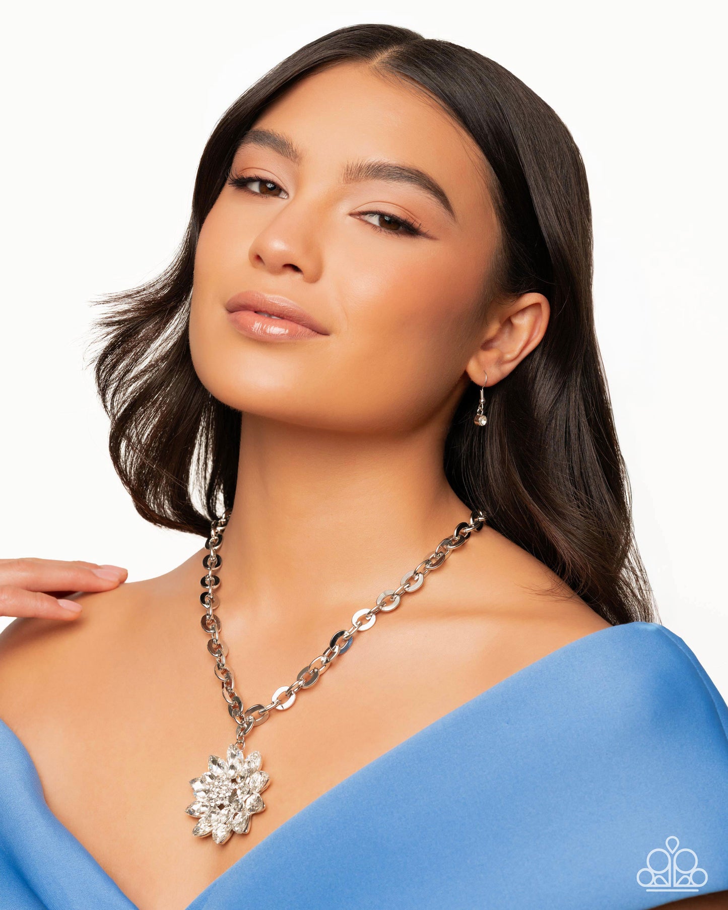 Glamorous Garden - white - Paparazzi necklace