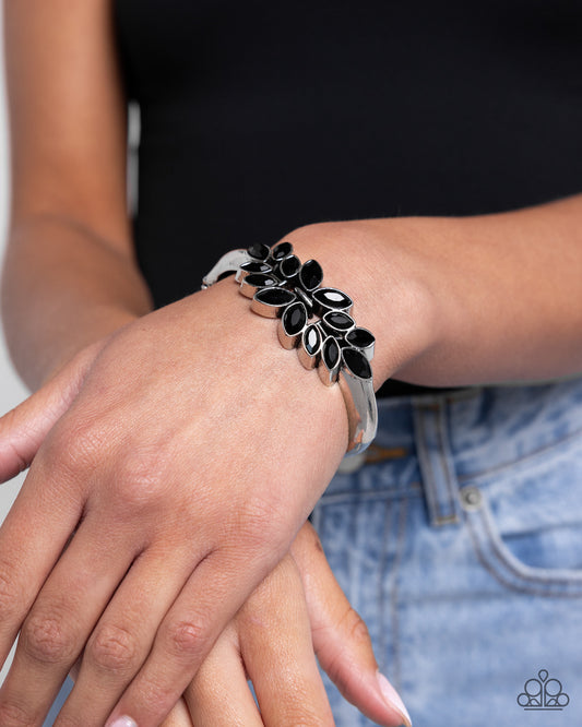 Glamorously Garnished - black - Paparazzi bracelet