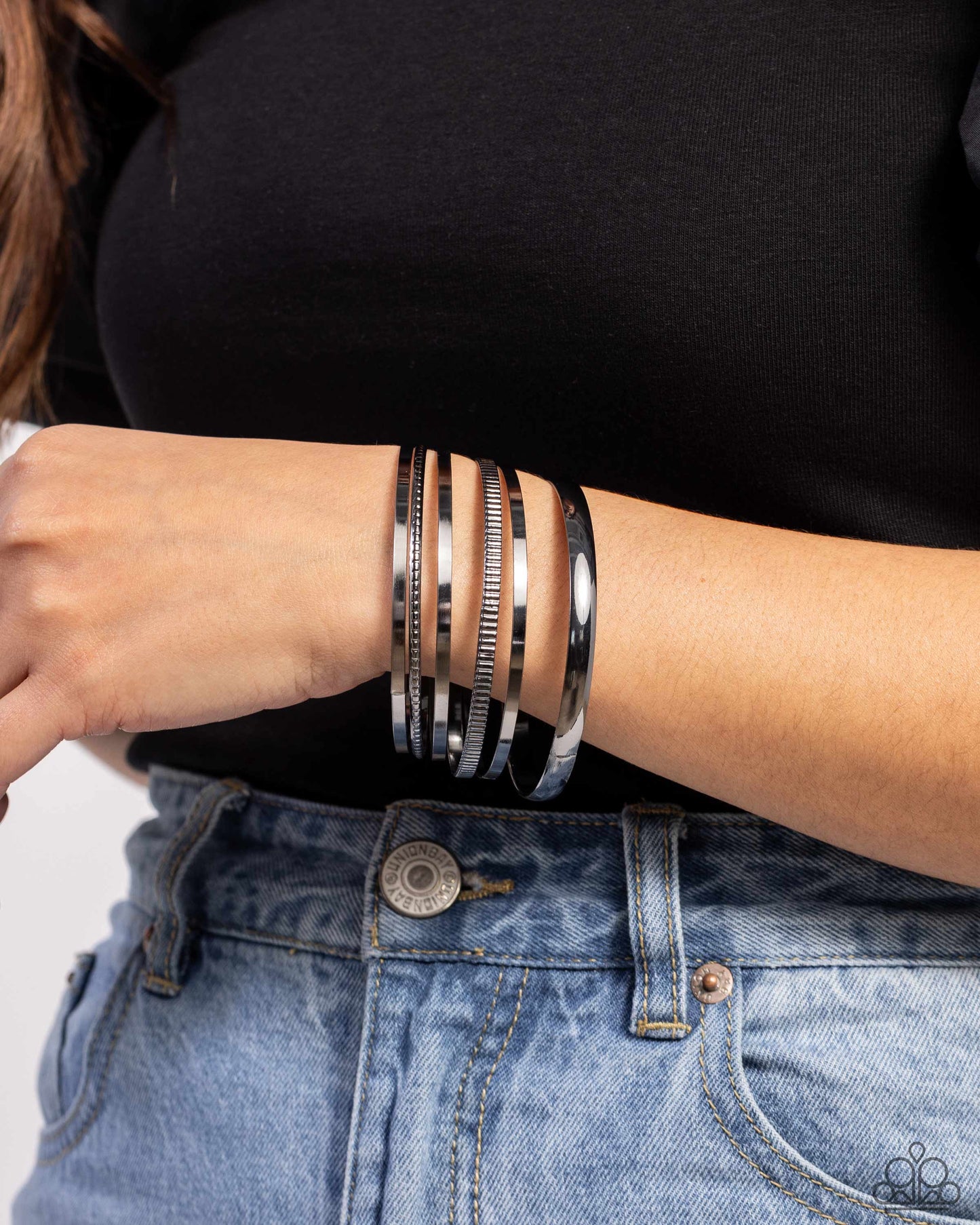 Gliding Gleam - black - Paparazzi bracelet