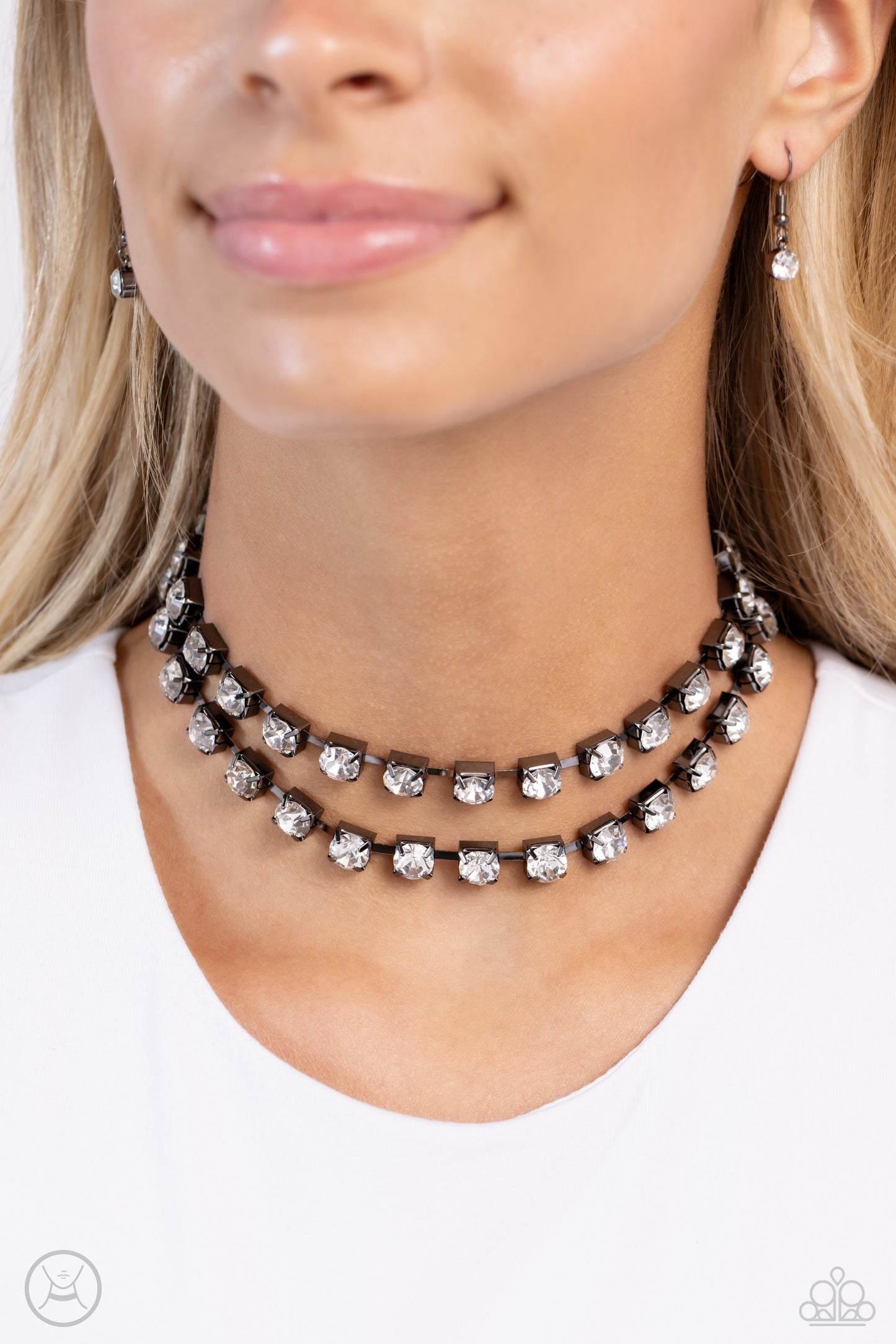 Glistening Gallery - black - Paparazzi necklace