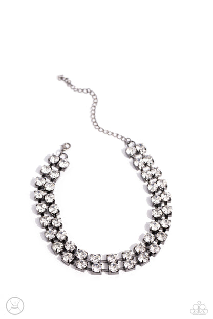 Glistening Gallery - black - Paparazzi necklace