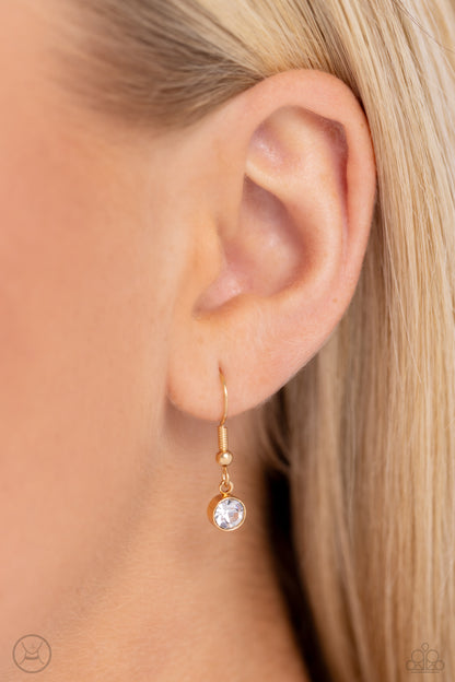 Glistening Gallery - gold - Paparazzi necklace