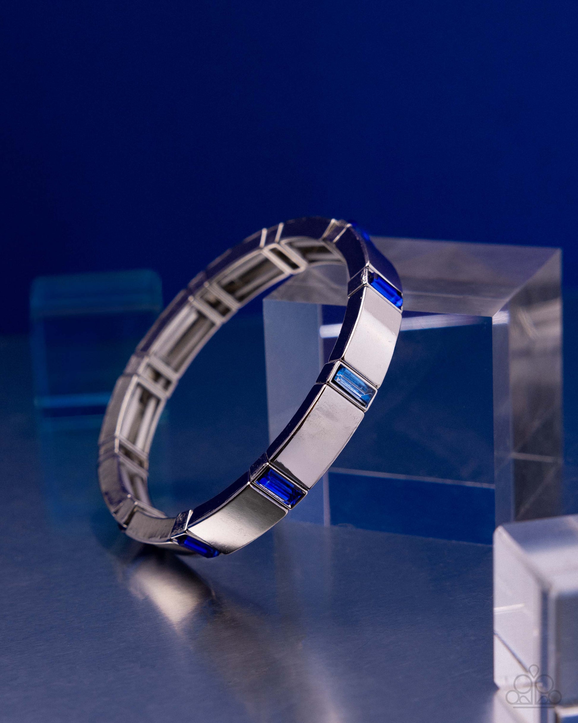 Glistening Gesture - blue - Paparazzi bracelet