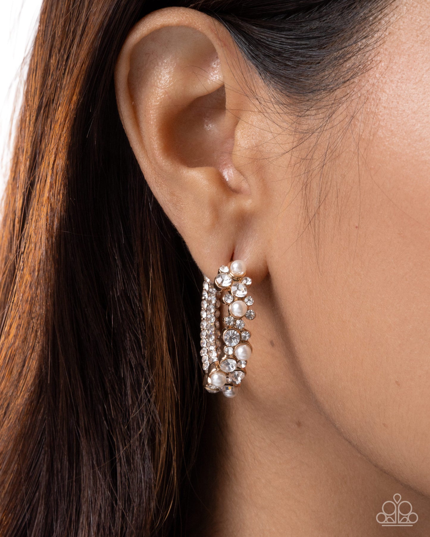 Graceful Gaze - gold - Paparazzi earrings