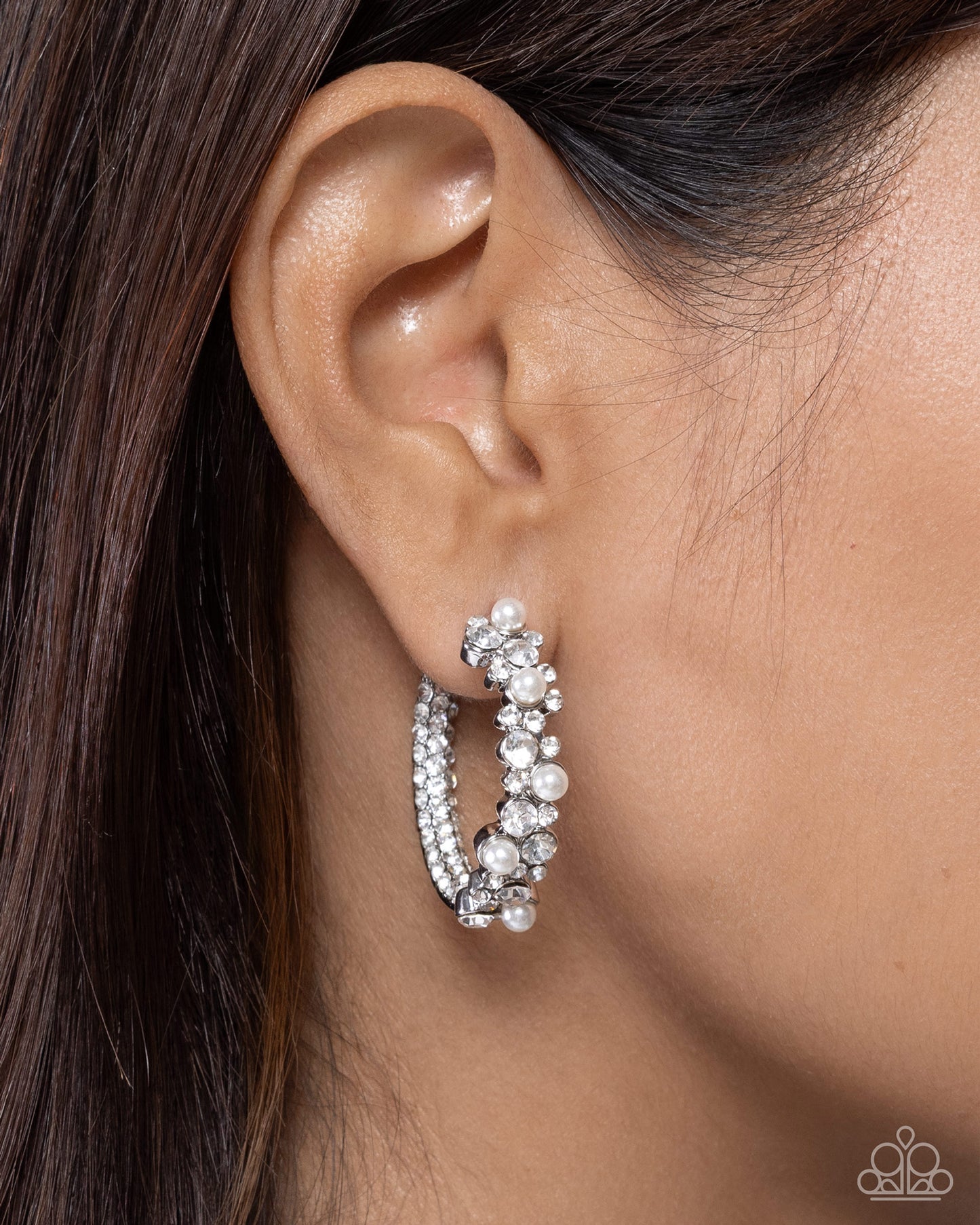 Graceful Gaze - white - Paparazzi earrings