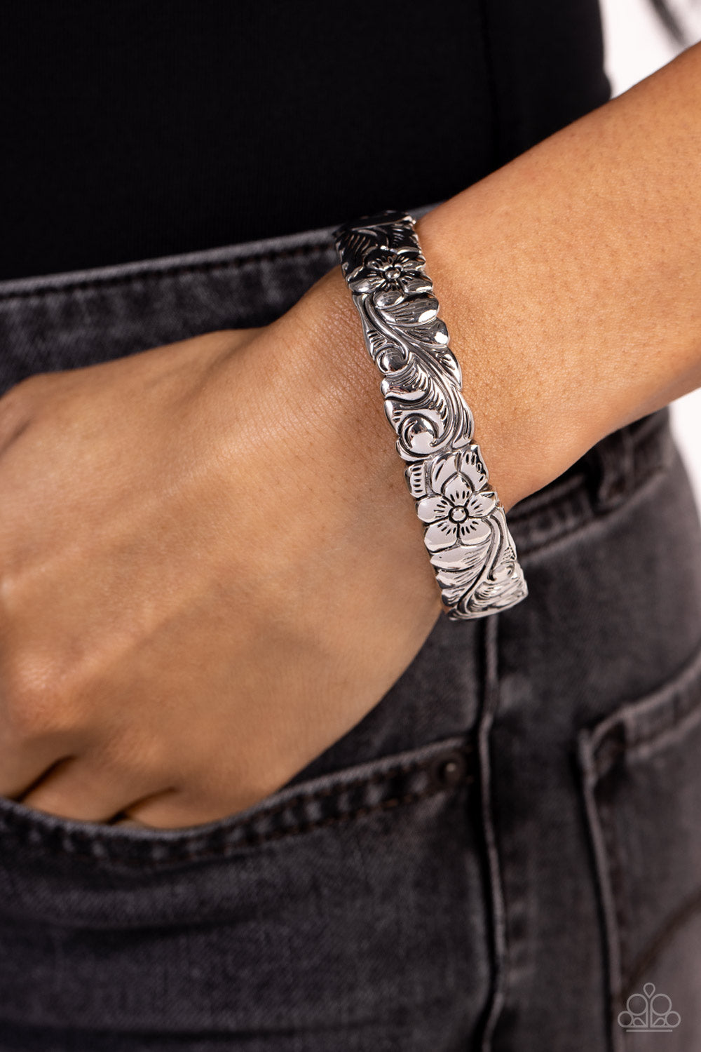 Grounded Grace - silver - Paparazzi bracelet