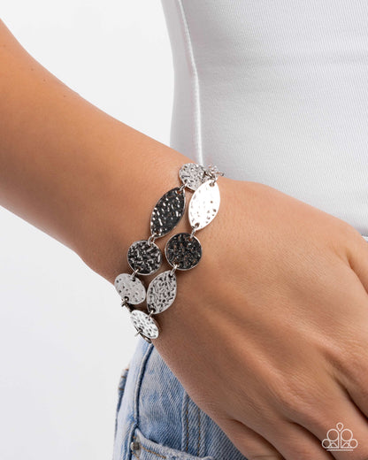 Hammered Hangout - silver - Paparazzi bracelet