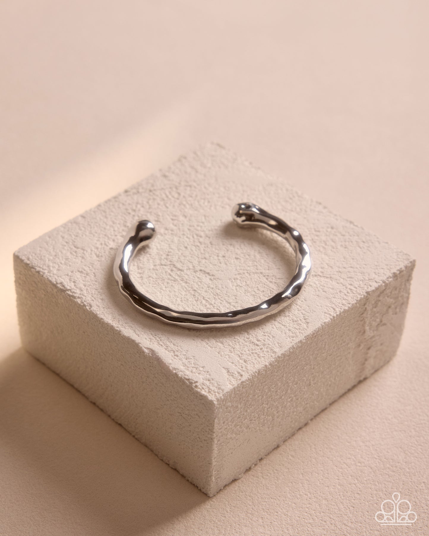 Hammered Haul - silver - Paparazzi bracelet