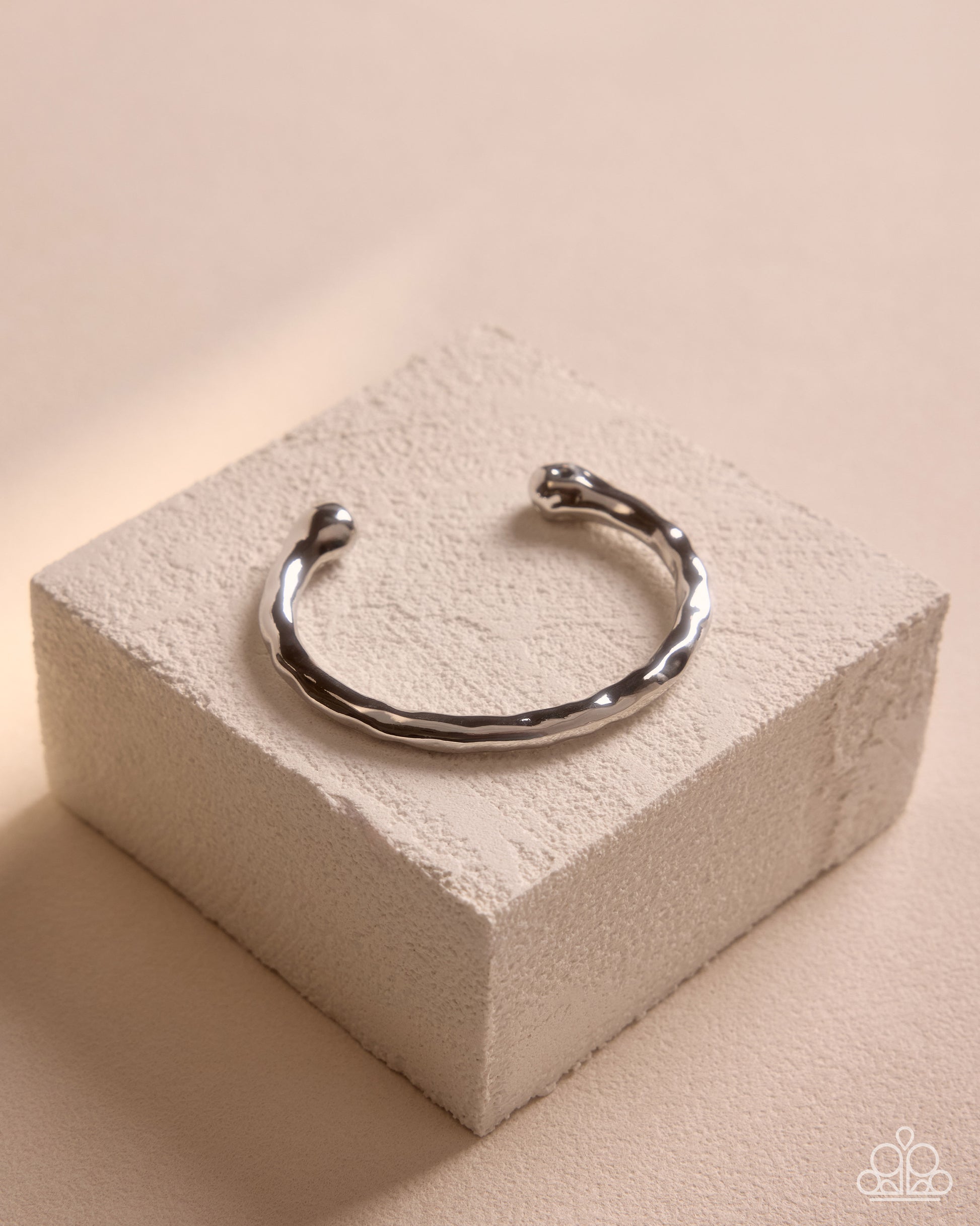 Hammered Haul - silver - Paparazzi bracelet