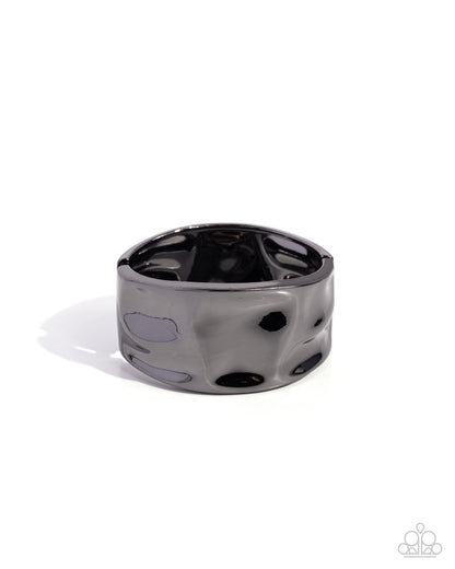 Hammered Hope - black - Paparazzi bracelet