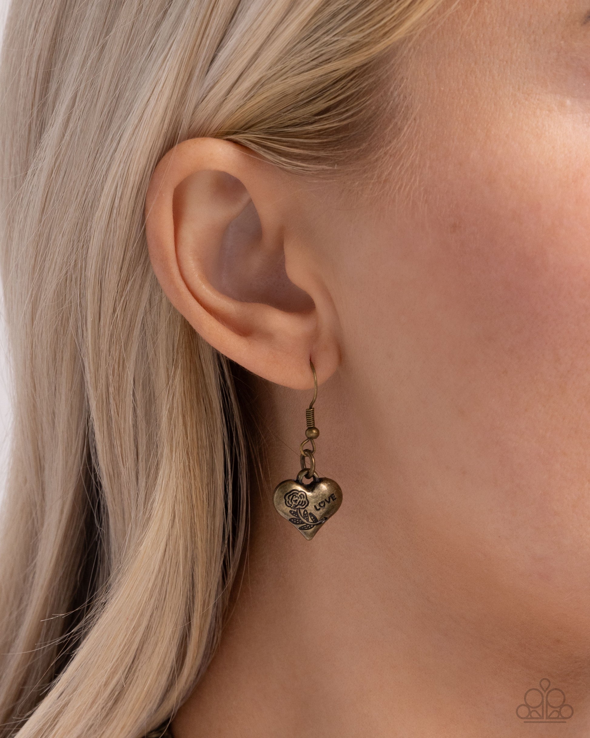 Heart Hangout - brass - Paparazzi necklace