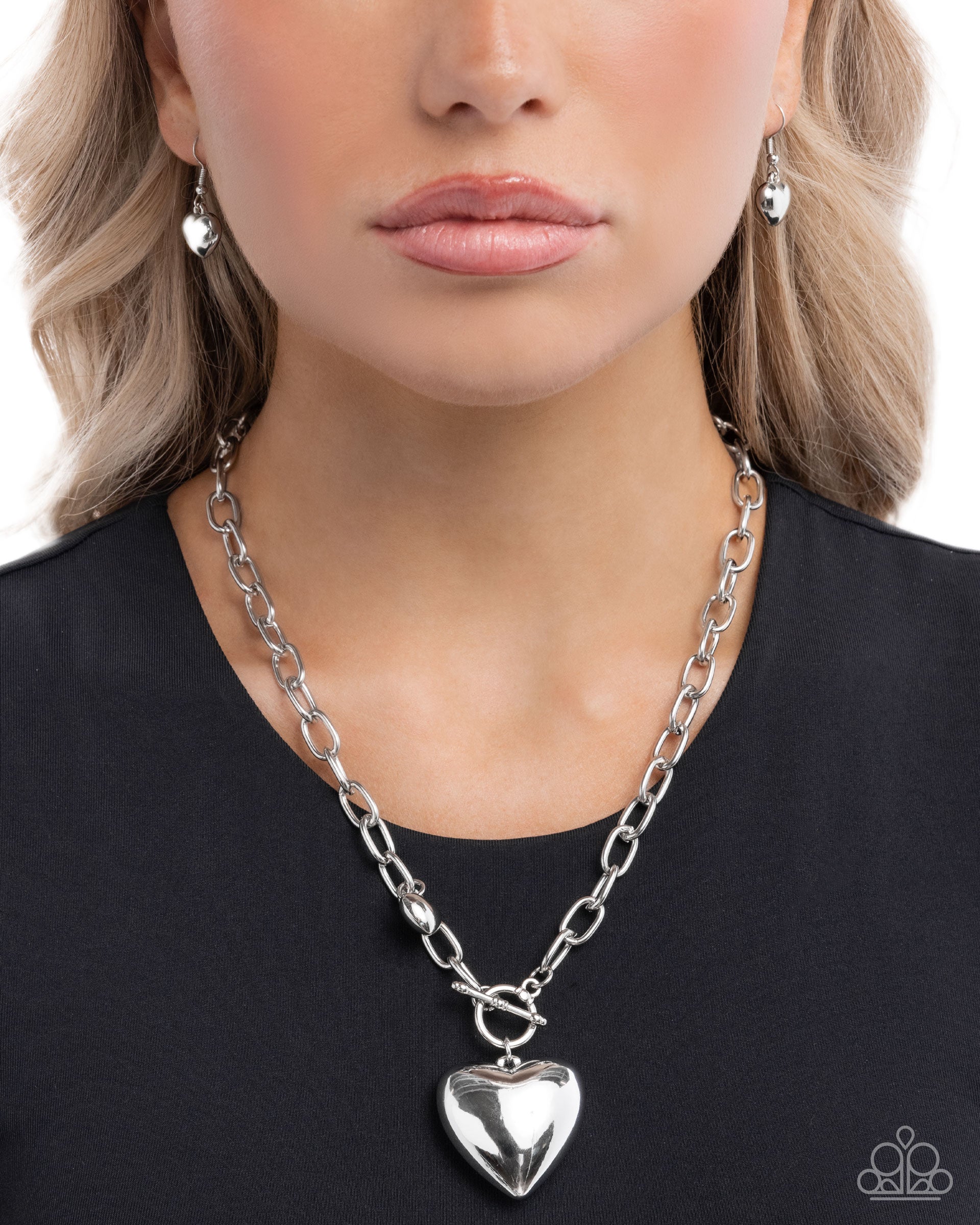 Heartfelt Hangout - silver - Paparazzi necklace