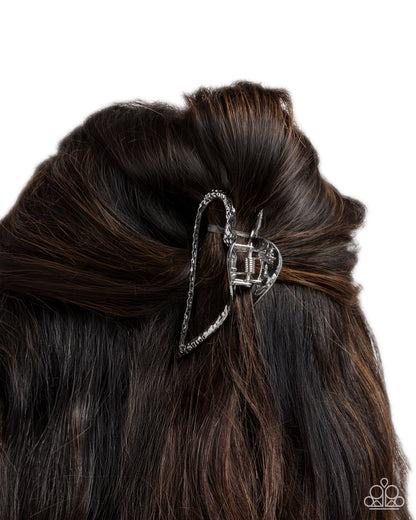 Heartfelt Hint - silver - Paparazzi hair clip