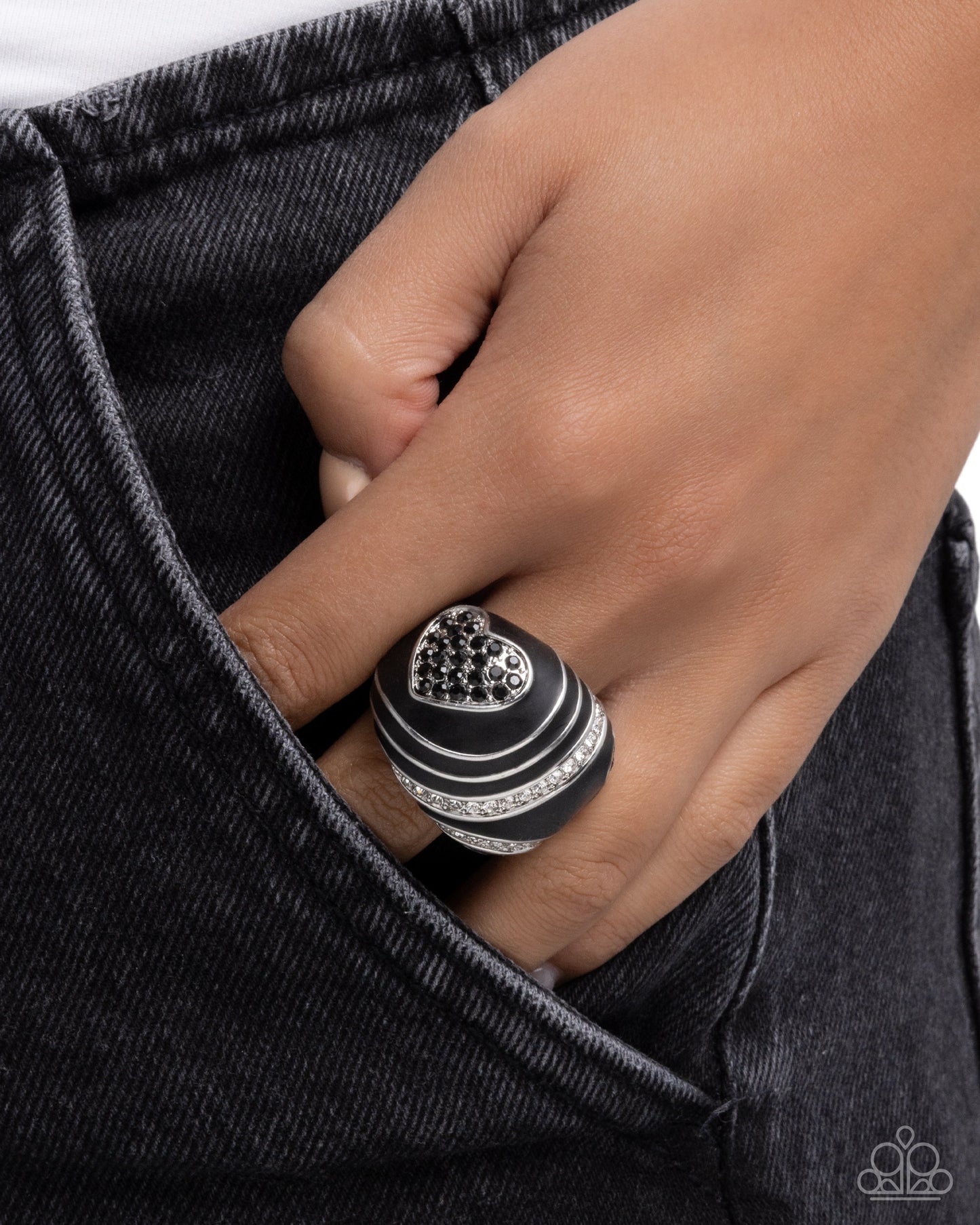 Heartfelt Hype - black - Paparazzi ring