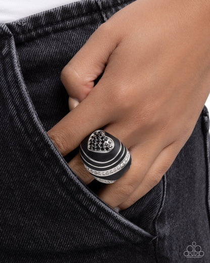 Heartfelt Hype - black - Paparazzi ring