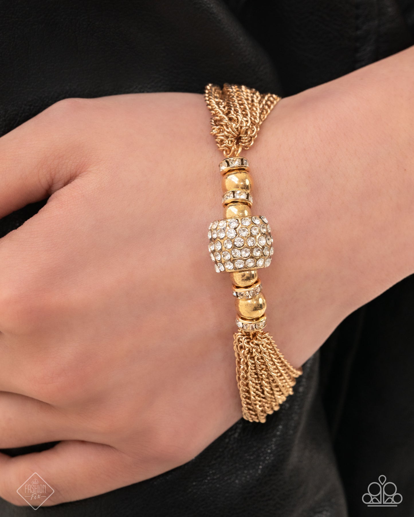 High-Handed Haute - gold - Paparazzi bracelet