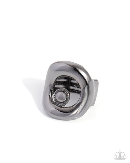 High and Haughty - black - Paparazzi ring