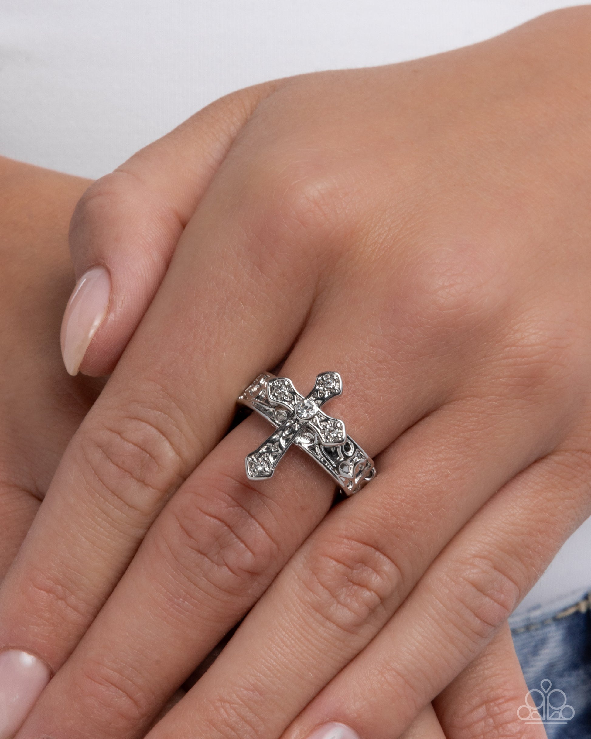 Holy Haute - white - Paparazzi ring