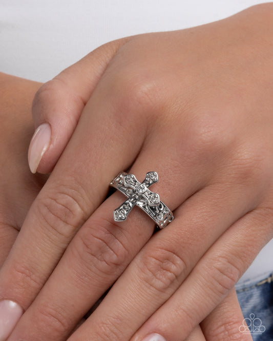 Holy Haute - white - Paparazzi ring