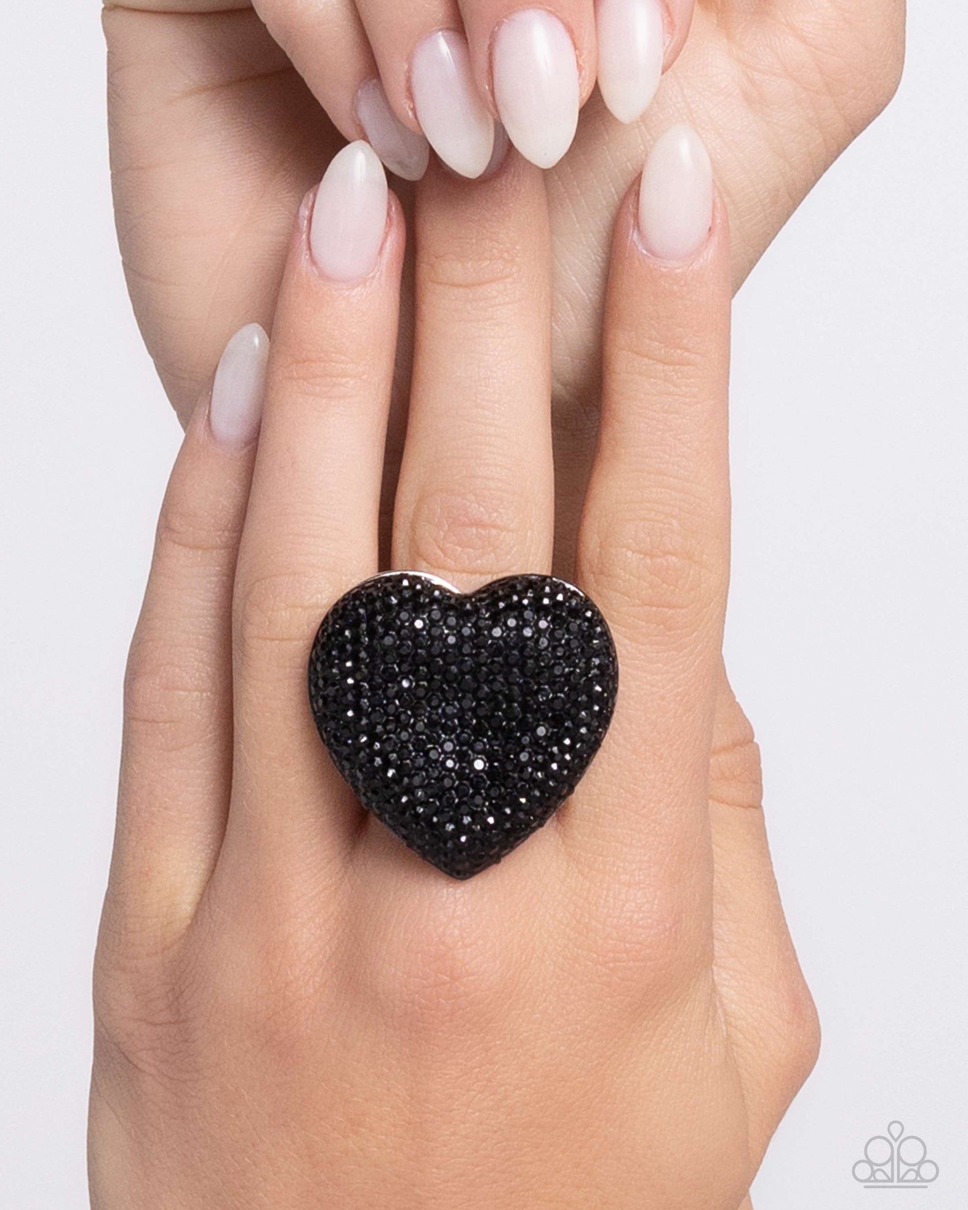 Hypnotizing Heart - black - Paparazzi ring