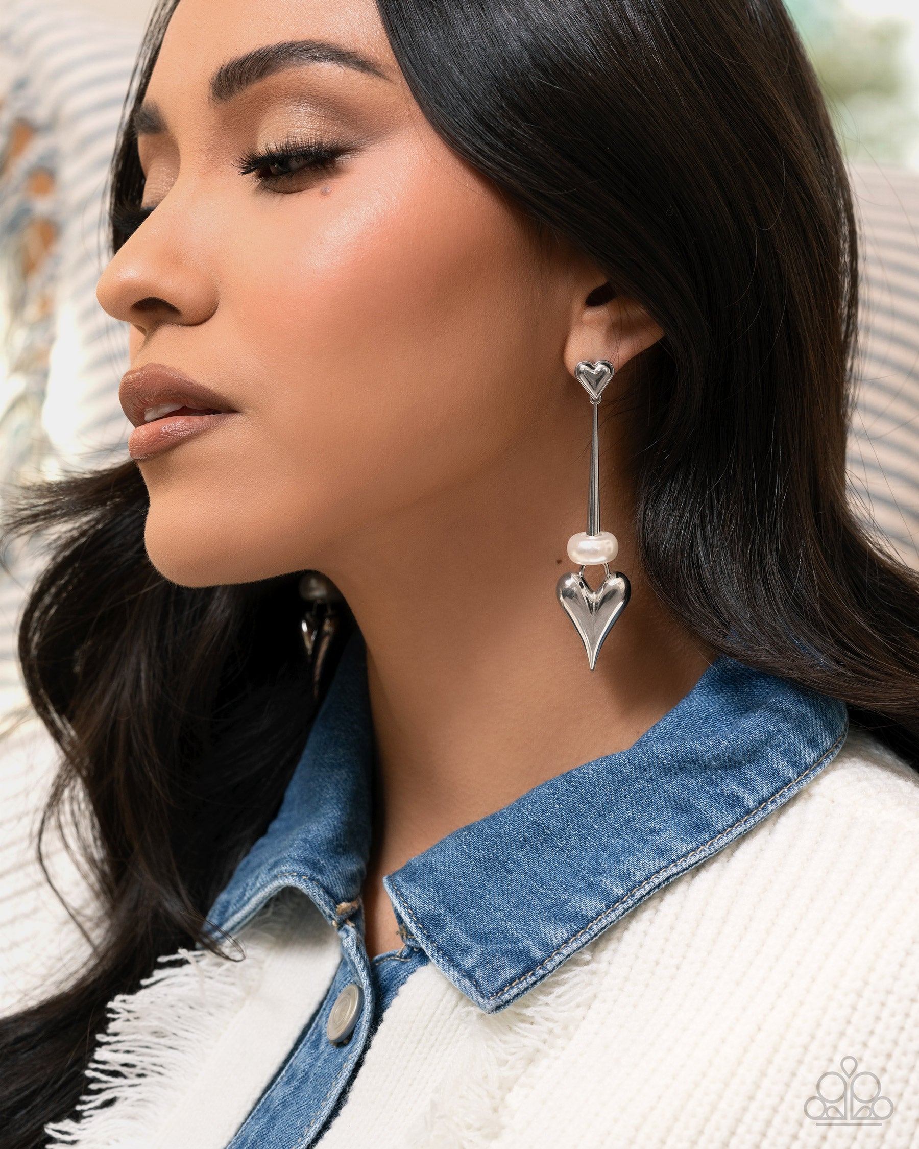 I Feel Loved - white - Paparazzi earrings