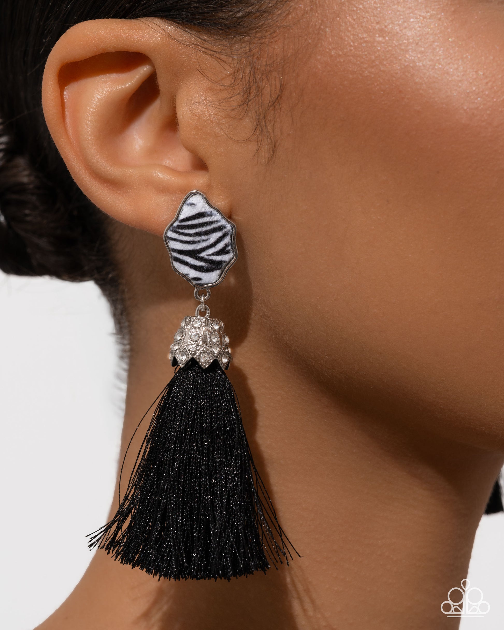 Iconic Zebra - black - Paparazzi earrings