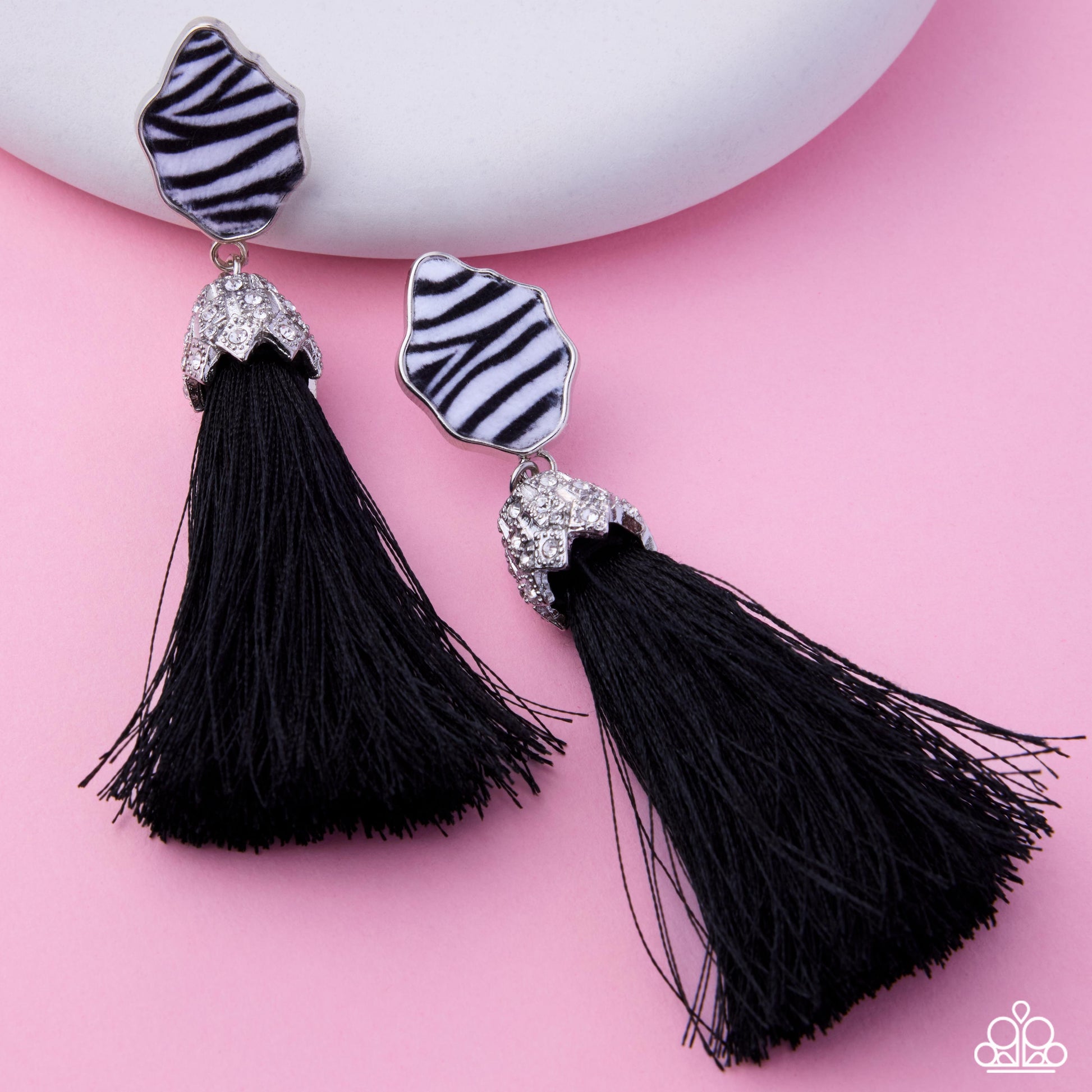 Iconic Zebra - black - Paparazzi earrings