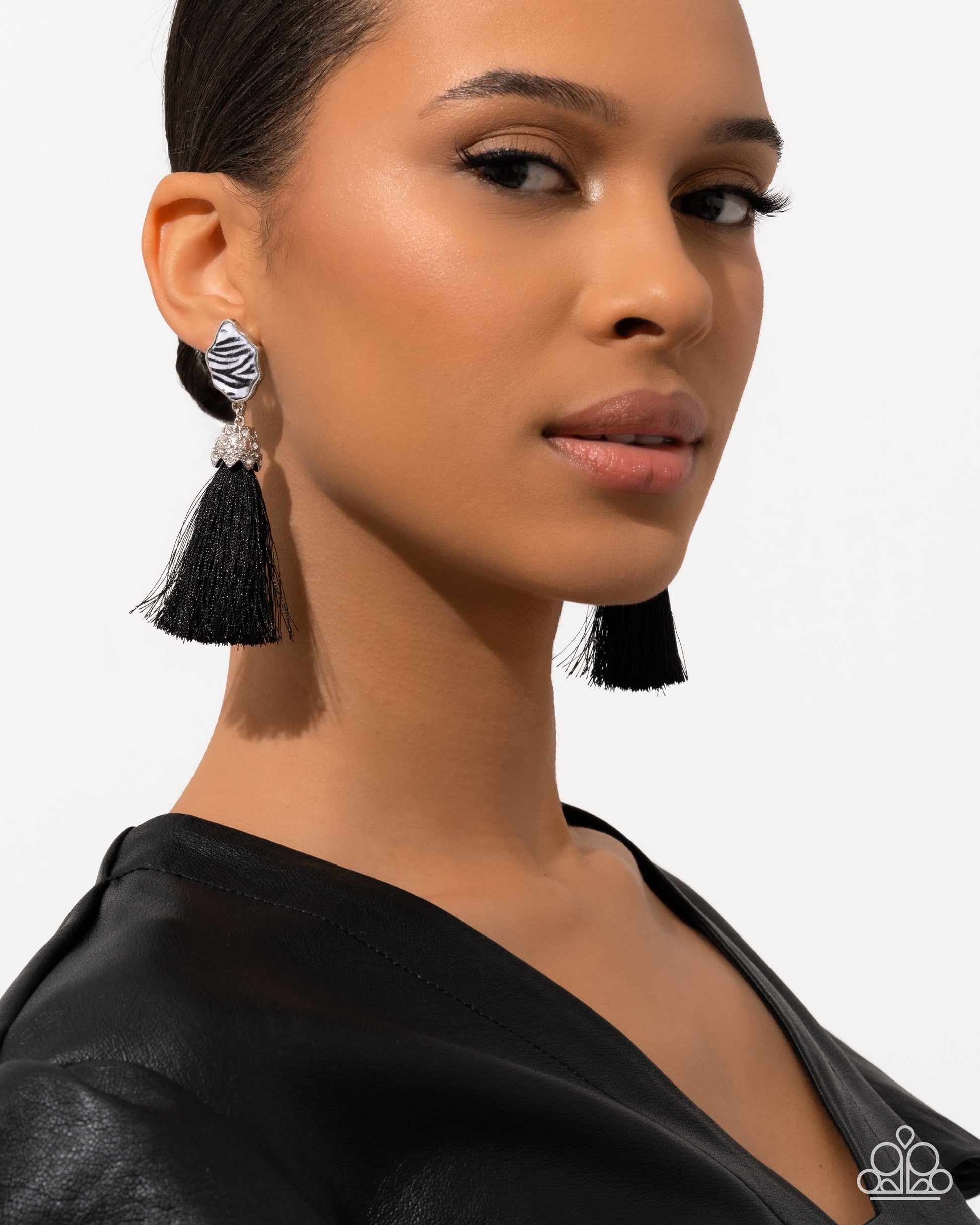 Iconic Zebra - black - Paparazzi earrings
