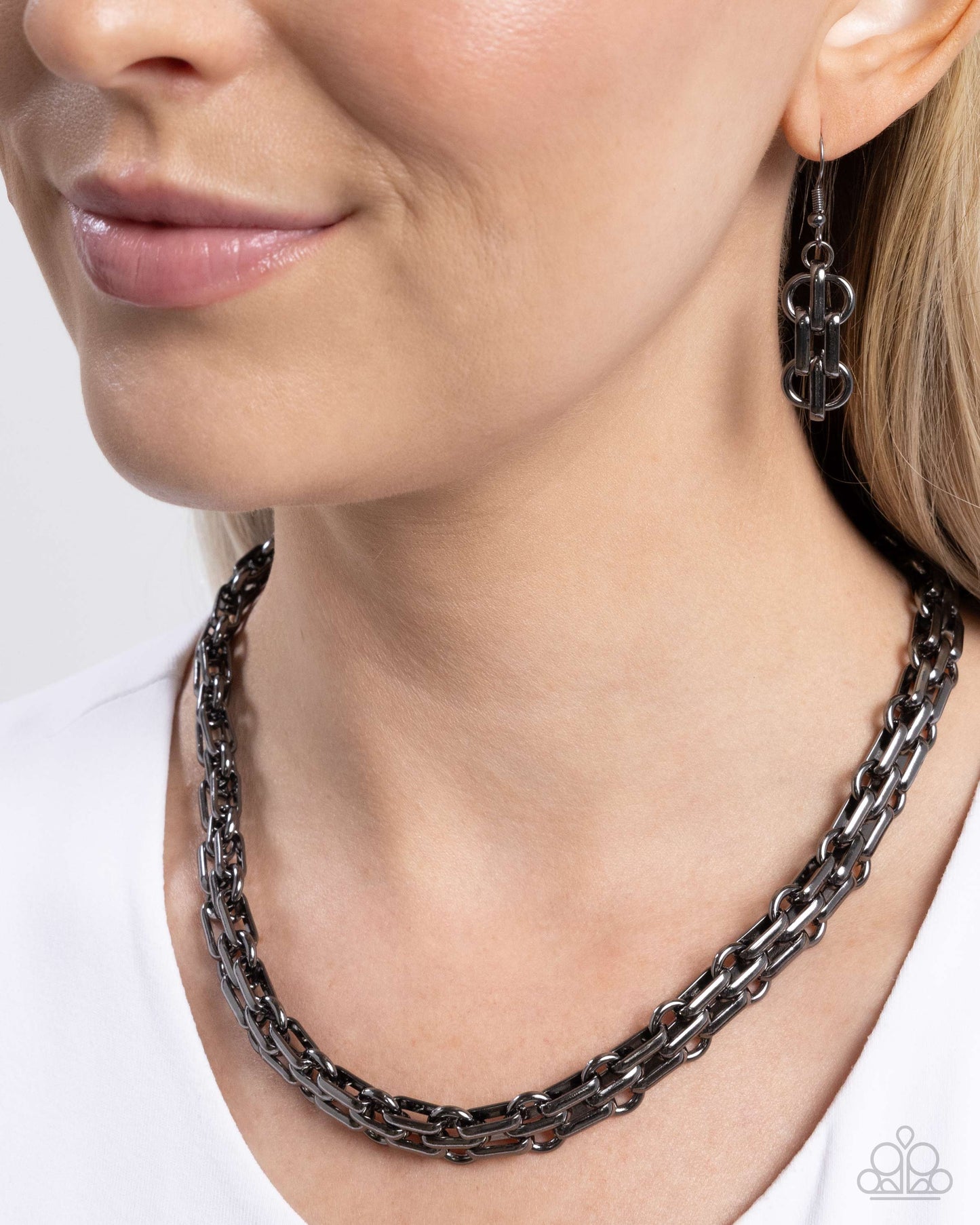 Immaculate Industry - black - Paparazzi necklace