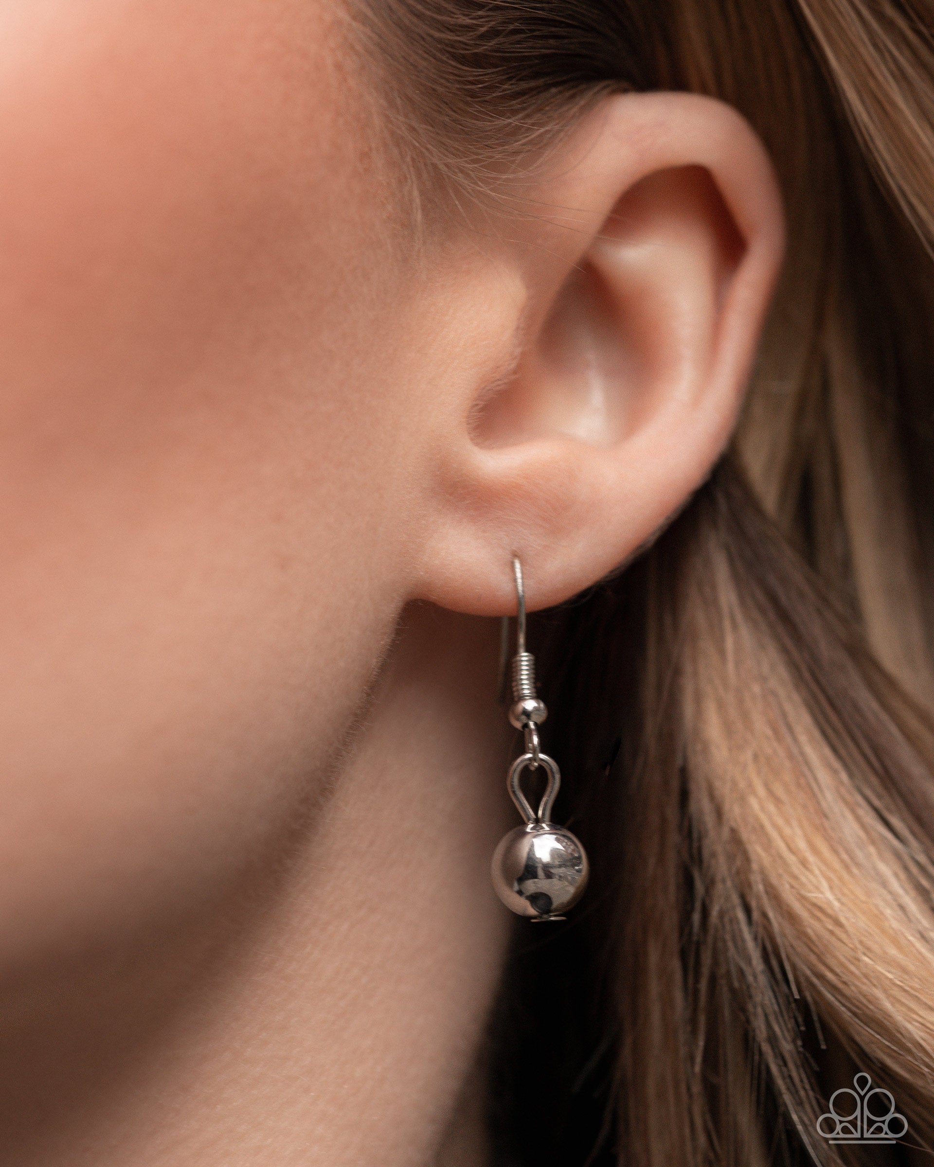 Impressive Individual - silver - Paparazzi necklace