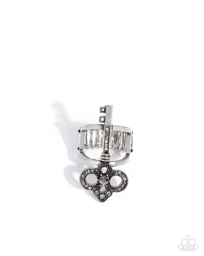 Knockout Key - silver - Paparazzi ring