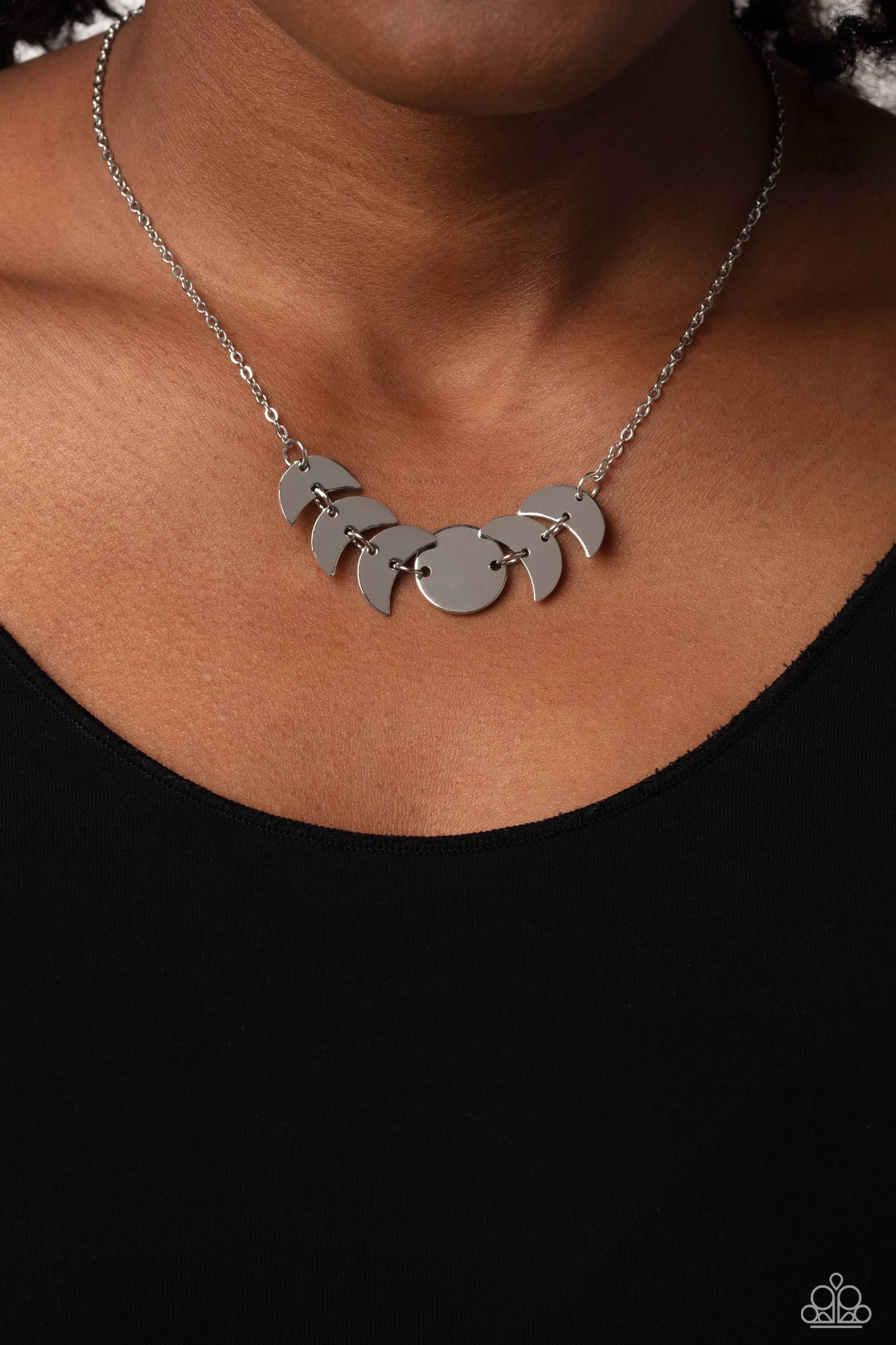 LUNAR Has It - silver - Paparazzi necklace