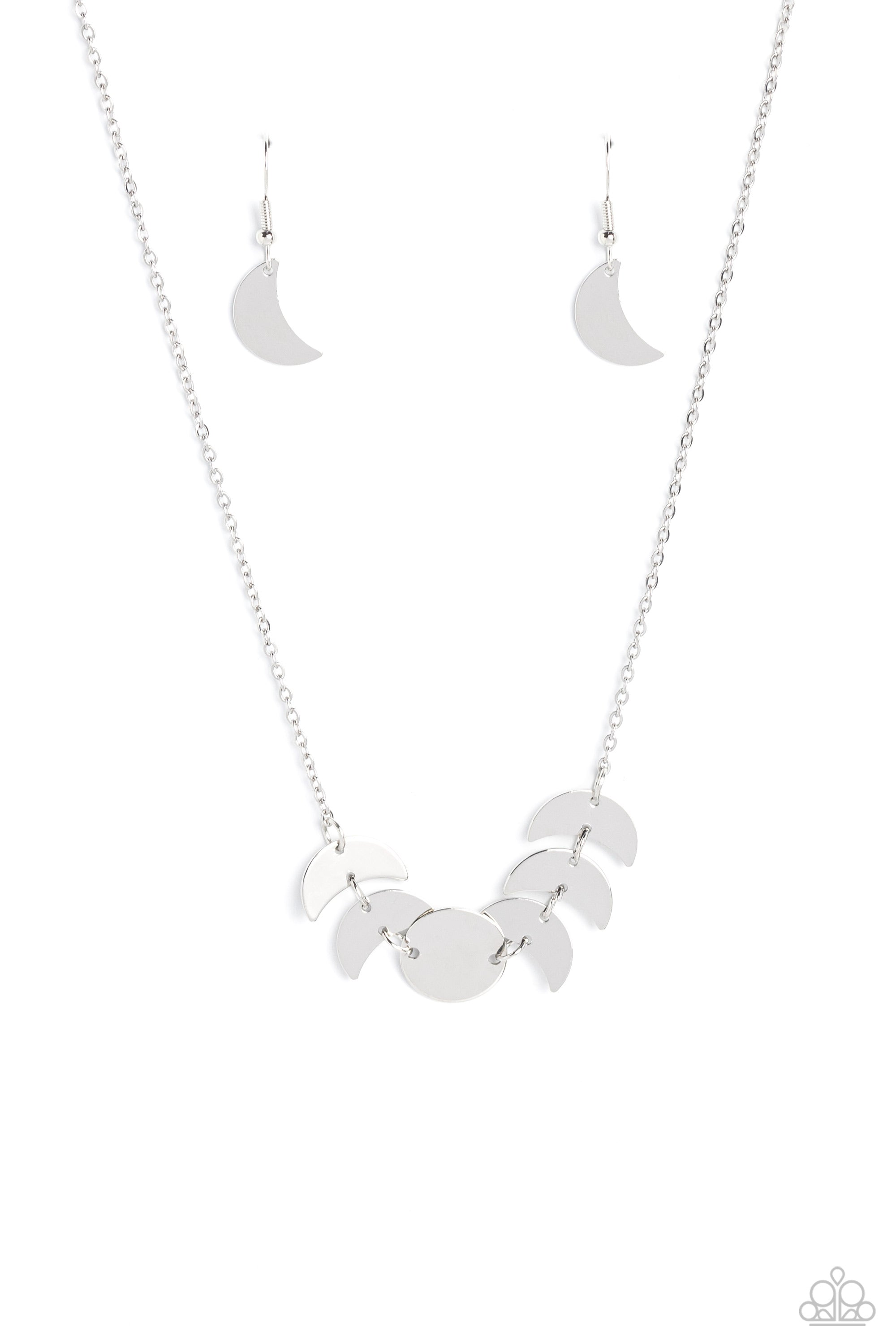 LUNAR Has It - silver - Paparazzi necklace