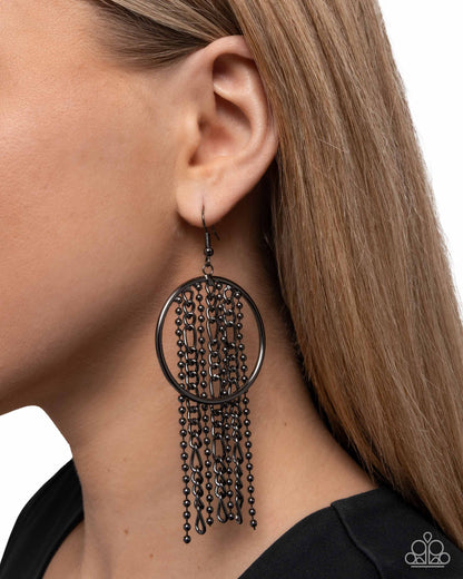 Laborious Lure - black - Paparazzi earrings