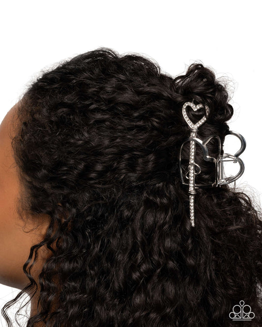Lasting Lounge - white - Paparazzi hair clip