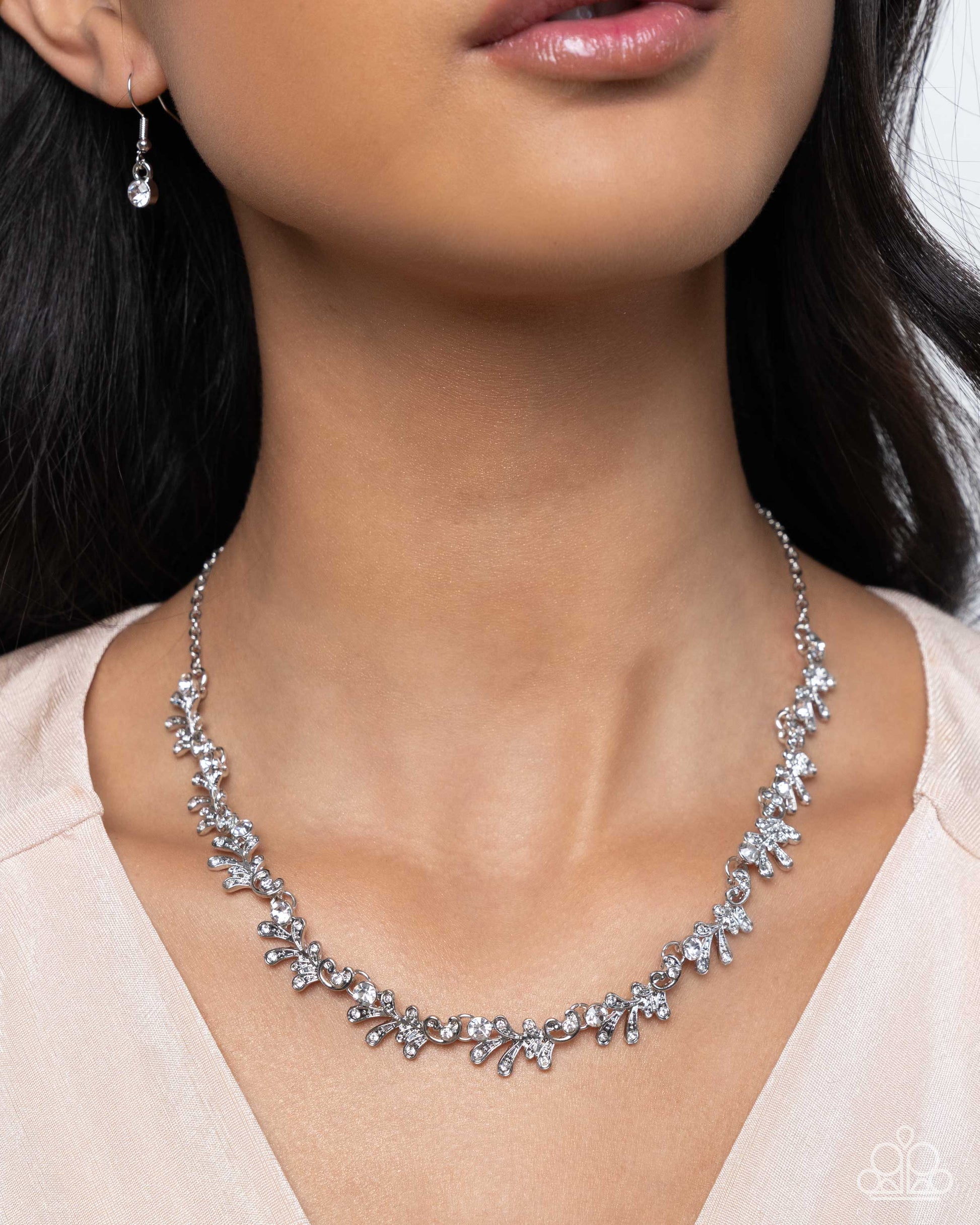 Leafy Lady - white - Paparazzi necklace