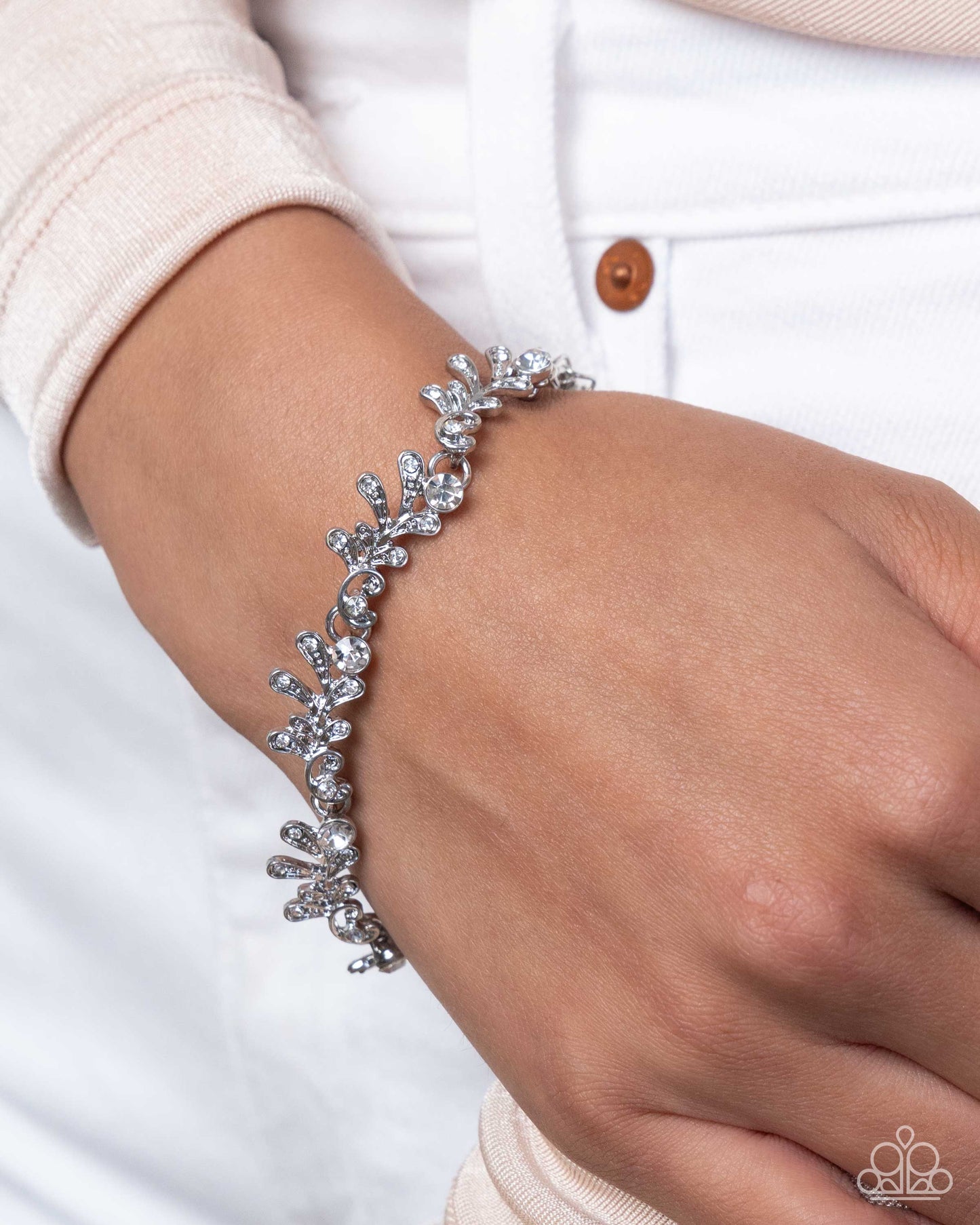 Leafy Lass - white - Paparazzi bracelet