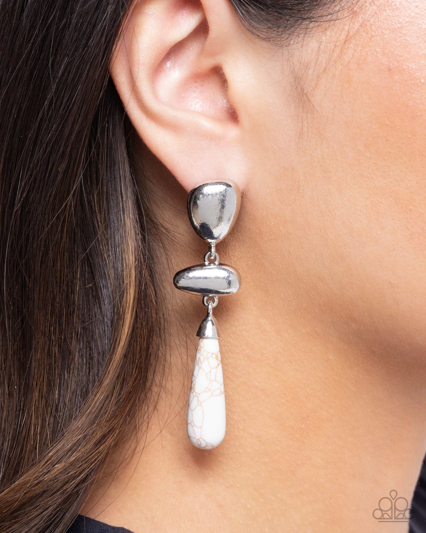 Leisure Time - white - Paparazzi earrings