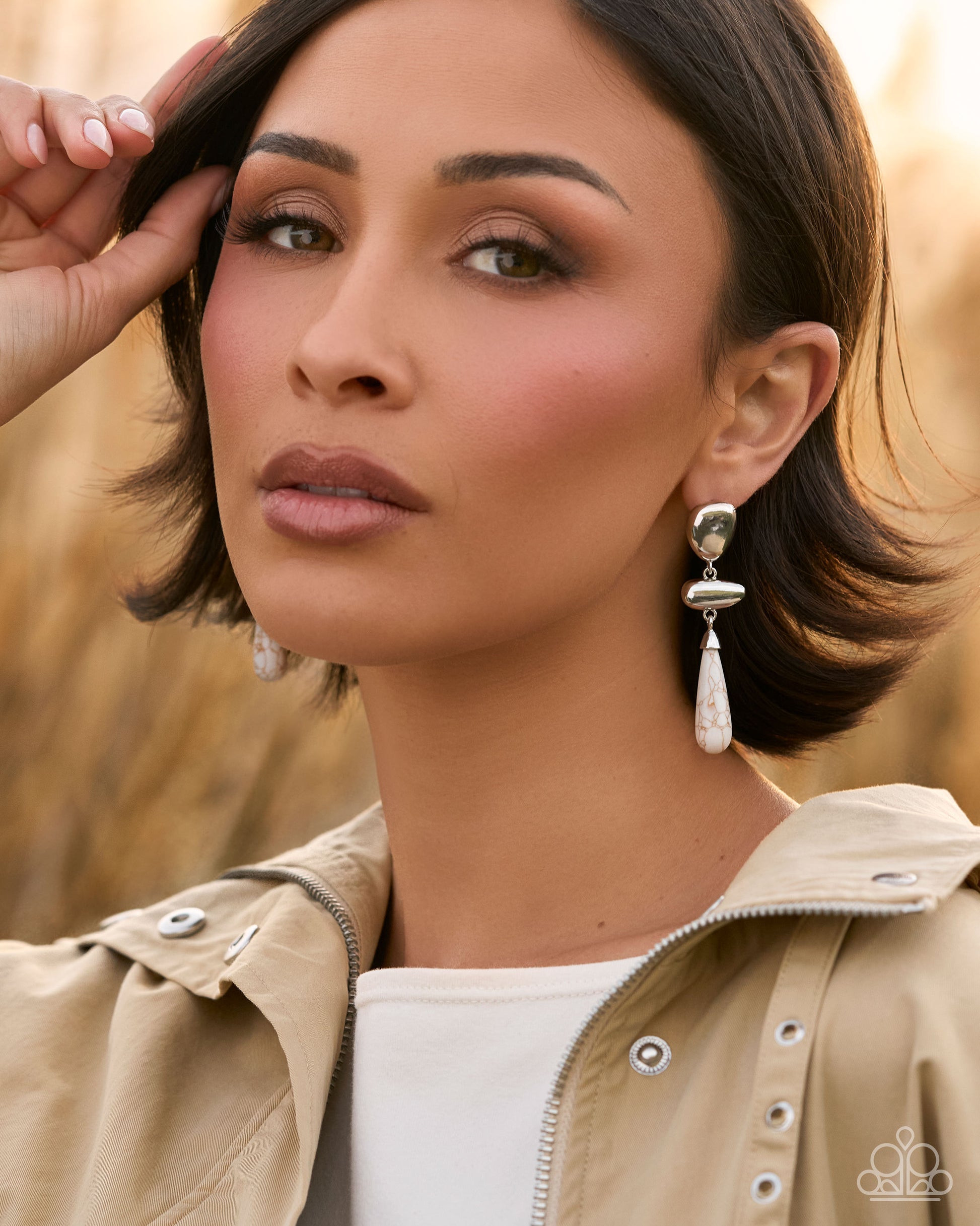 Leisure Time - white - Paparazzi earrings