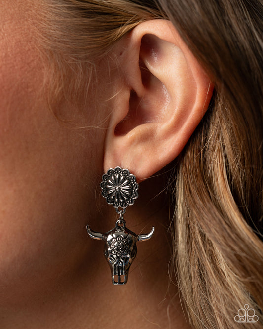 Longhorn Lure - silver - Paparazzi earrings